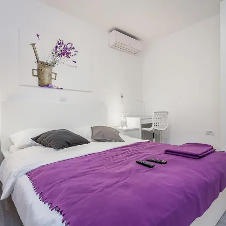 Holiday home Modern With Pool And Bubble Bath Pula