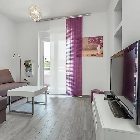 Modern With Pool And Bubble Bath Holiday home Pula
