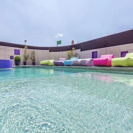 Modern With Pool And Bubble Bath Holiday home