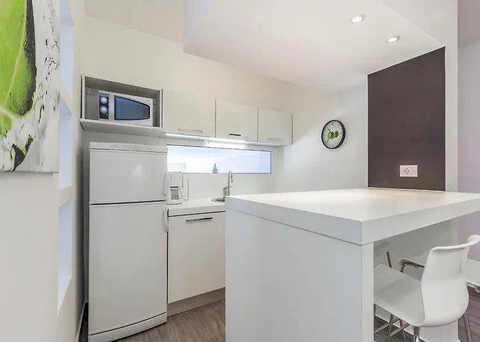 Vikendica In Near Pula